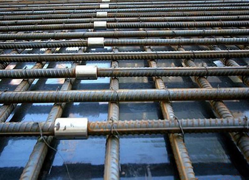临河为什么建楼房时，要在钢筋上加一排小圆环？原来作用这么大